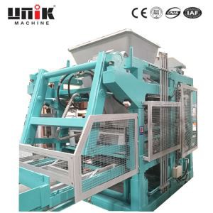 Stroj na výrobu betonových bloků s automatickým podavačem