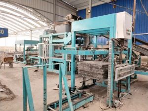 Automatický podavač desek