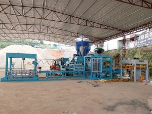 Stroj na výrobu blokových cihel